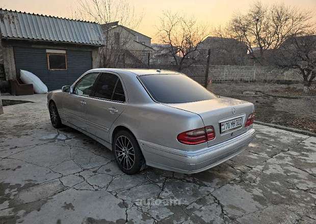 Mercedes-Benz E 320
