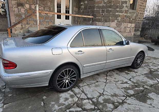 Mercedes-Benz E 320