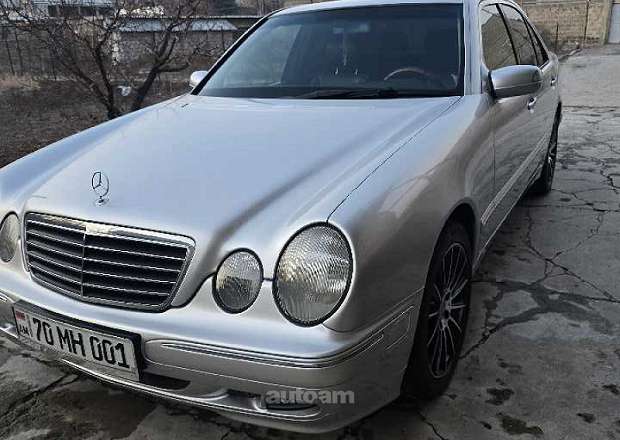 Mercedes-Benz E 320