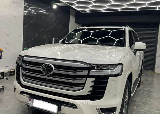 Toyota Land Cruiser 300