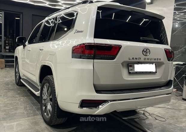 Toyota Land Cruiser 300