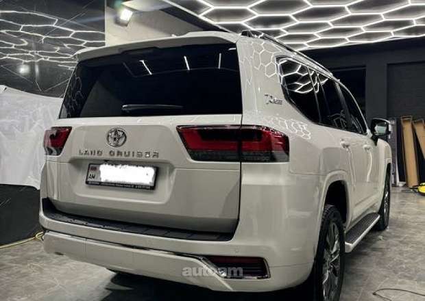 Toyota Land Cruiser 300