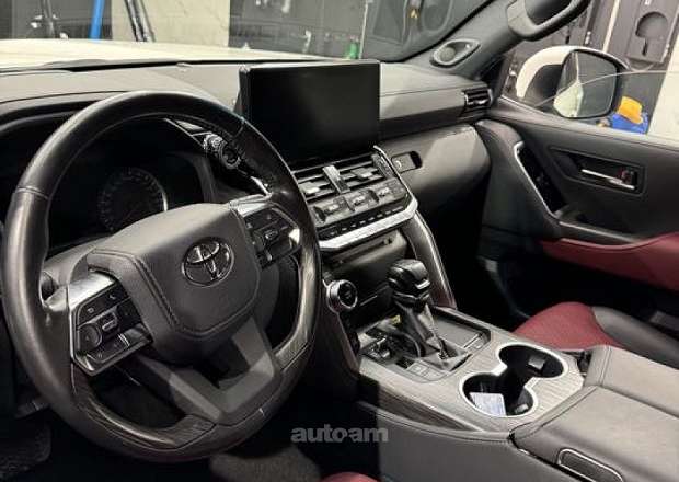 Toyota Land Cruiser 300