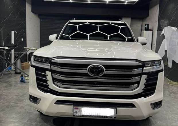 Toyota Land Cruiser 300