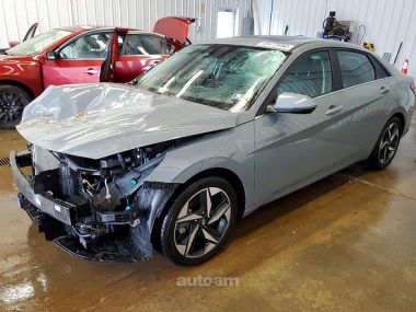 Hyundai Elantra  2022 