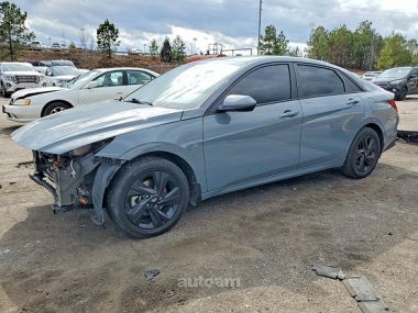 Hyundai Elantra  2022 