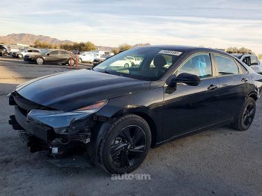 Hyundai Elantra  2022 