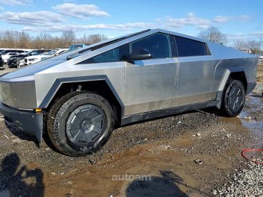 Tesla Cybertruck  2025 