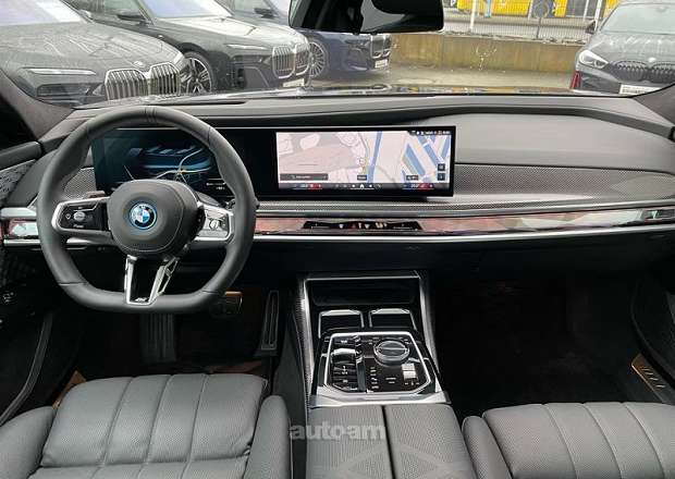 BMW i7