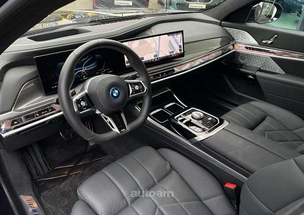 BMW i7