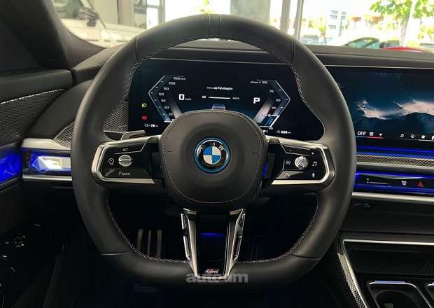 BMW i7