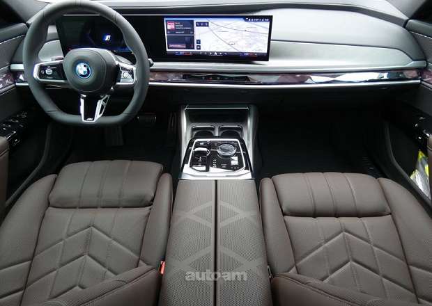 BMW i7