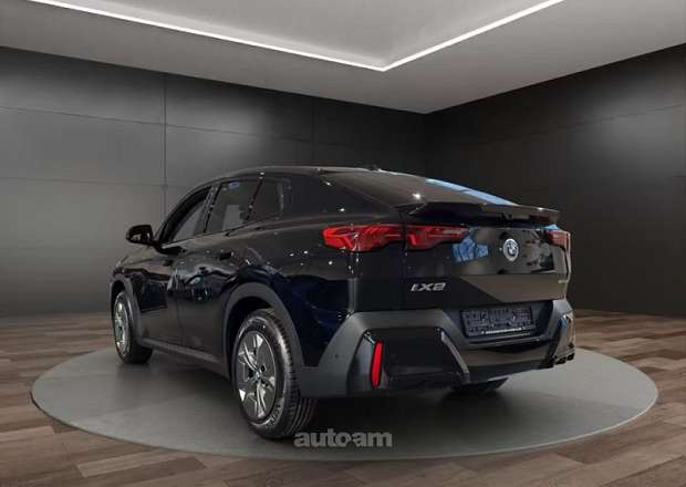 BMW IX2