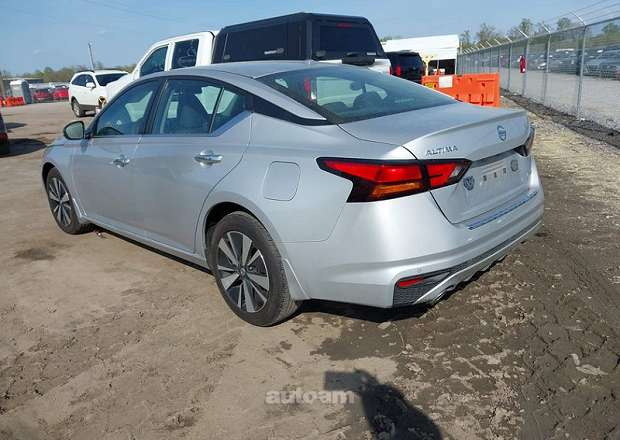 Nissan Altima
