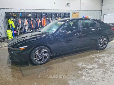 Hyundai Elantra  2024 