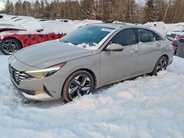 Hyundai Elantra  2022 