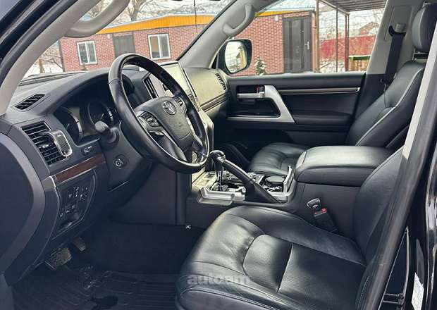 Toyota Land Cruiser 200