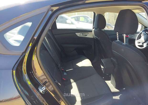 Kia Forte 2022 — լուսանկար 13