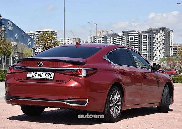 Lexus ES 200