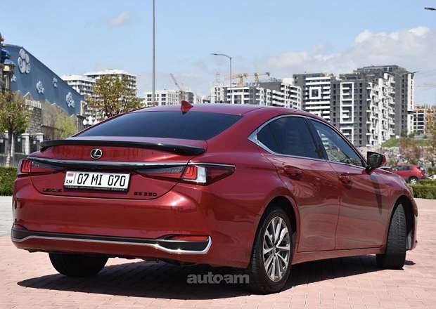 Lexus ES 200