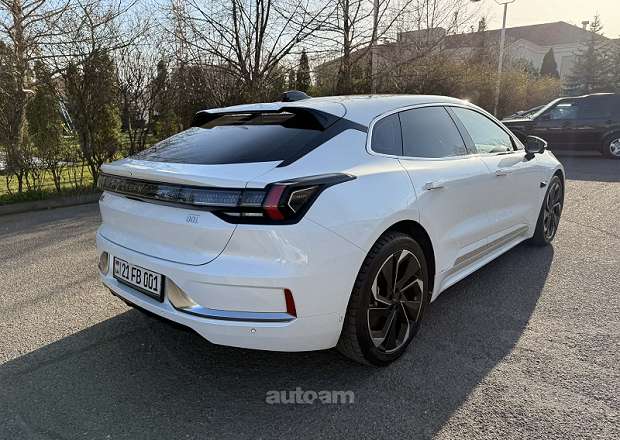 Zeekr 001