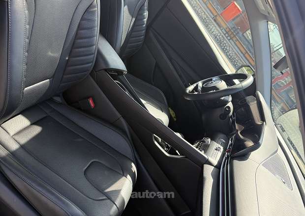 Hyundai Elantra 2023 — լուսանկար 3