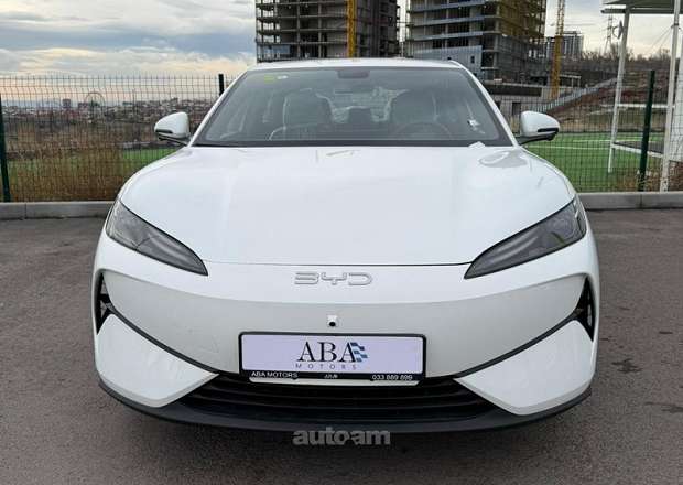 BYD e7