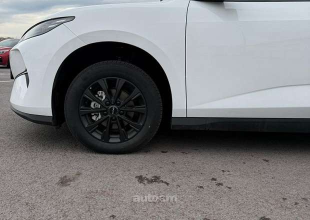BYD e7
