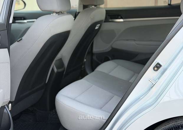 Hyundai Elantra 2020 — լուսանկար 10