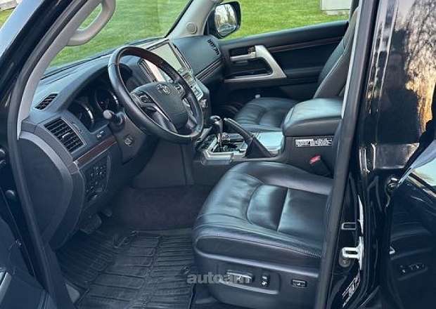 Toyota Land Cruiser 200