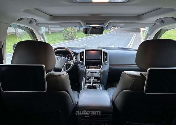 Toyota Land Cruiser 200