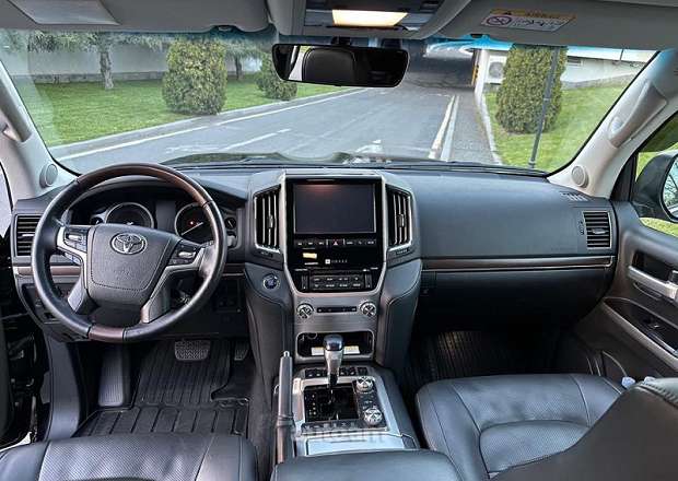 Toyota Land Cruiser 200
