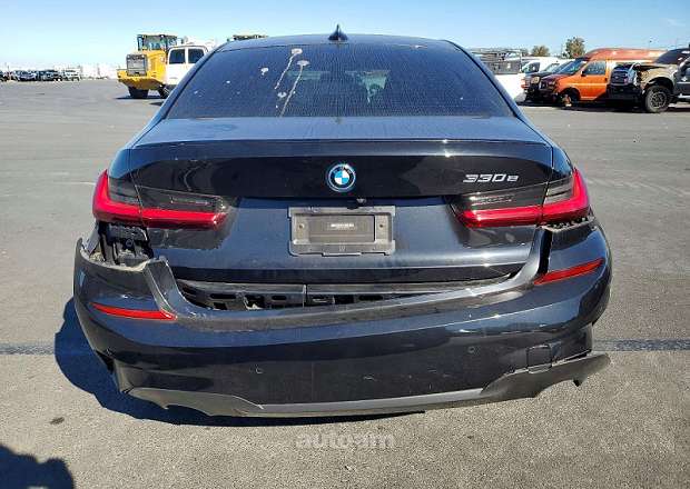 BMW 330