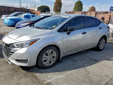 Nissan Versa  2025 