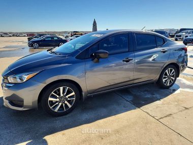 Nissan Versa  2024 