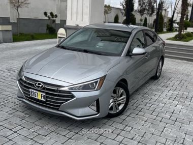 Hyundai Elantra  2020 