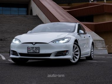 Tesla Model S  2018 