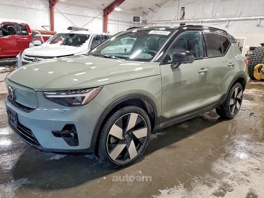 Volvo XC40  2024 
