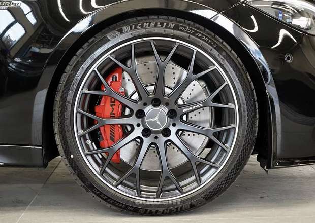 Mercedes-Benz C 63 AMG