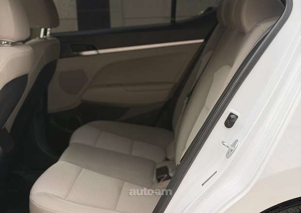 Hyundai Elantra 2020 — լուսանկար 10