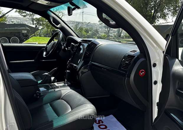 Toyota Land Cruiser 200