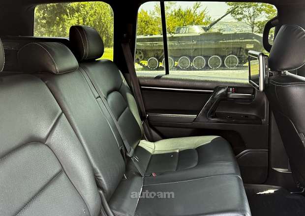 Toyota Land Cruiser 200