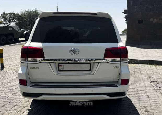 Toyota Land Cruiser 200