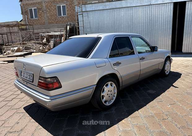 Mercedes-Benz E 200
