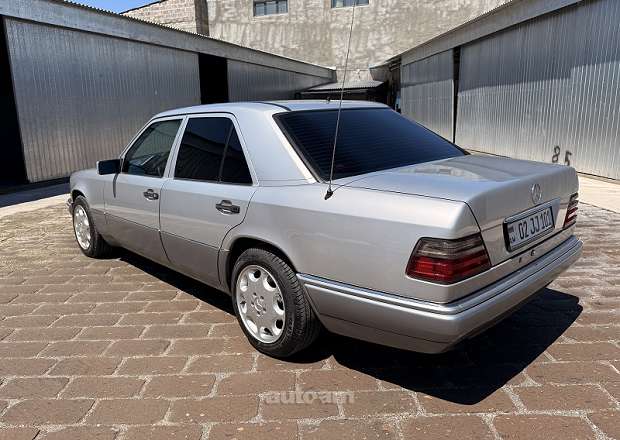 Mercedes-Benz E 200