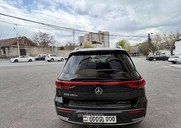 Mercedes-Benz EQB