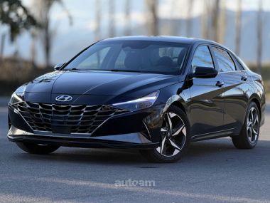 Hyundai Elantra  2022 