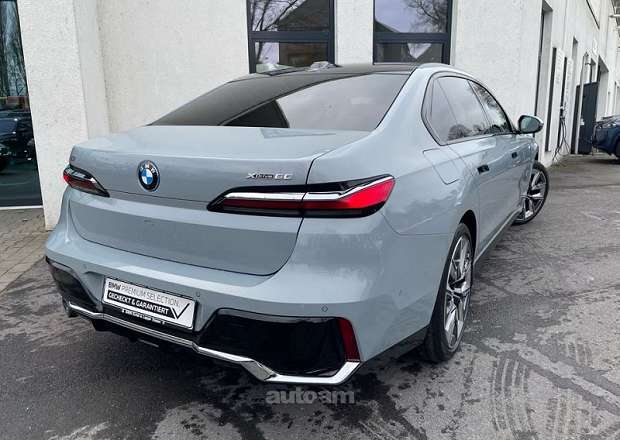 BMW i7