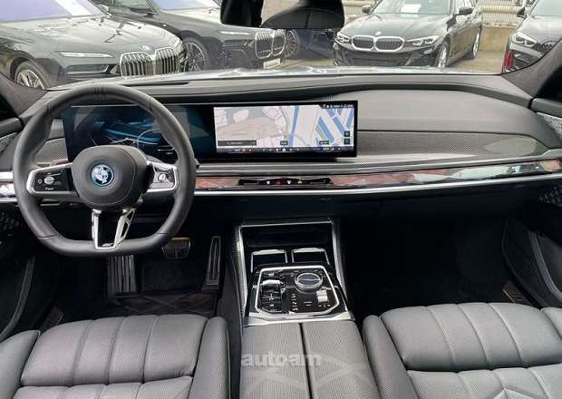 BMW i7