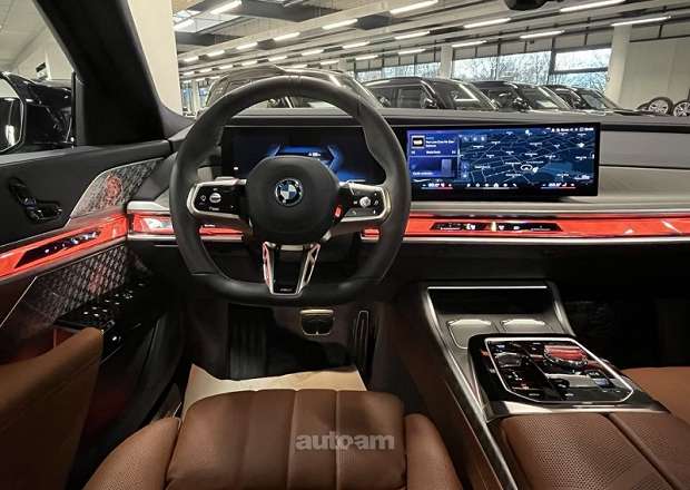 BMW i7